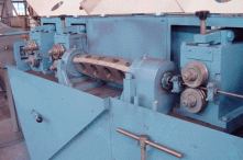 Machine de redressement des barres d'armature intelligente